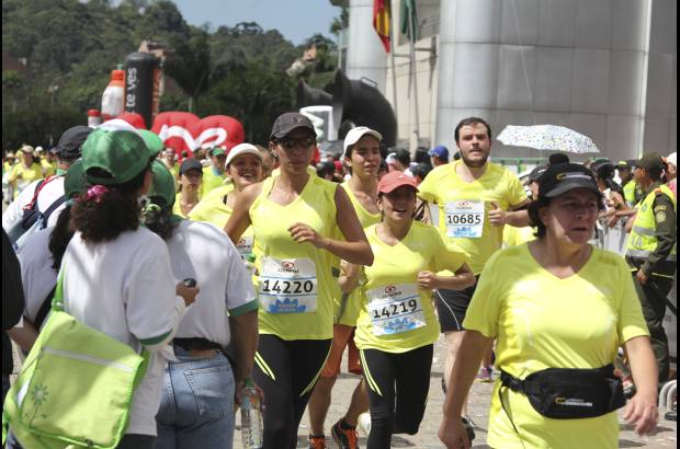 Esteban Jaramillo y Sebastián Salazar - Más de 10 mil competidores se dieron cita en esta histórica cita deportiva que se corría en las modalidades de 5, 10, 21 y 42 kilómetros.