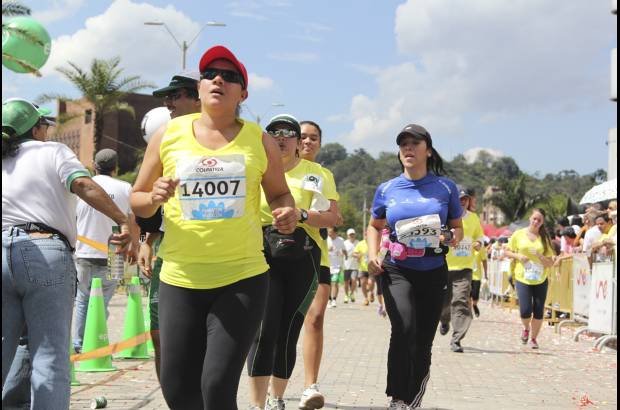 Esteban Jaramillo y Sebastián Salazar - Más de 10 mil competidores se dieron cita en esta histórica cita deportiva que se corría en las modalidades de 5, 10, 21 y 42 kilómetros.