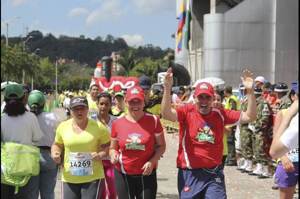 Esteban Jaramillo y Sebastián Salazar - Más de 10 mil competidores se dieron cita en esta histórica cita deportiva que se corría en las modalidades de 5, 10, 21 y 42 kilómetros.