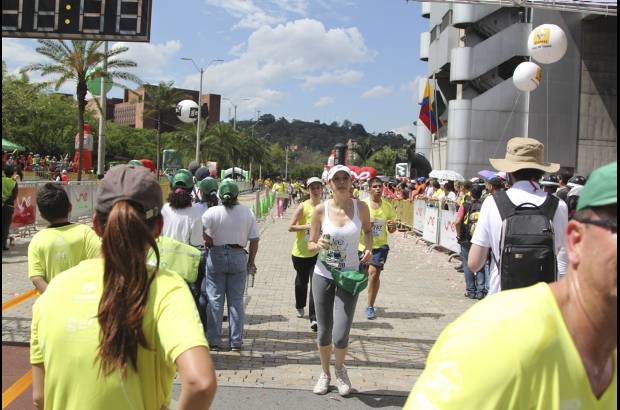 Esteban Jaramillo y Sebastián Salazar - Más de 10 mil competidores se dieron cita en esta histórica cita deportiva que se corría en las modalidades de 5, 10, 21 y 42 kilómetros.