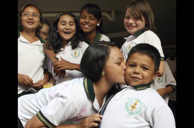 Foto Róbinson Sáenz - Sus compañeros y compañeras le expresaban todo su afecto y admiración.
