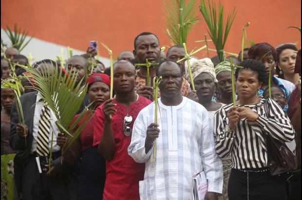 AP - Cat&#243;licos en Lagos, Nigeria, durante la procesi&#243;n de Domingo de Ramos.