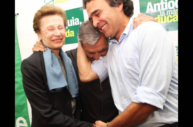 Juan Fernando Cano - Los padres de Fajardo, Ra&#250;l y Mara, estaban orgullosos de la victoria del matem&#225;tico y nuevo gobernador de Antioquia.