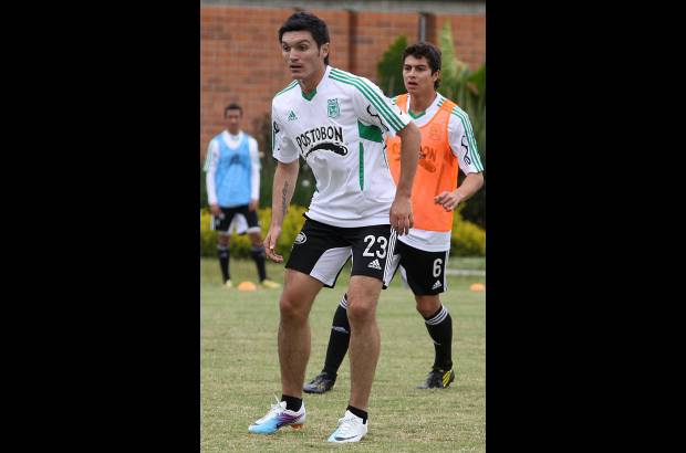 R&#243;binson S&#225;enz - Y tambi&#233;n lleg&#243; para reforzar el mediocampo, procedente del Independiente Santa Fe, el cundinamarqu&#233;s Daniel Torres, quien naci&#243; el 15 de noviembre de 1989 en Caquez&#225;.