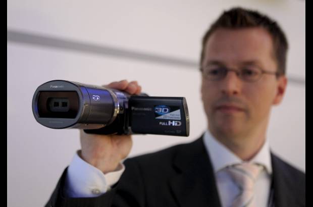 Reuters - Panasonic también mostró sus adelantos tecnológicos, en cámaras de video en 3D.