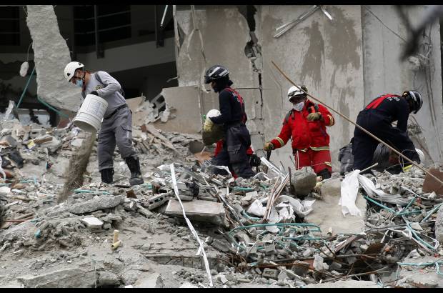 Manuel Saldarriaga - Los organismos de rescate contin&#250;an con su trabajo ininterrumpido sobre los escombros que dej&#243; la derruida torre 6 del edificio Space.
