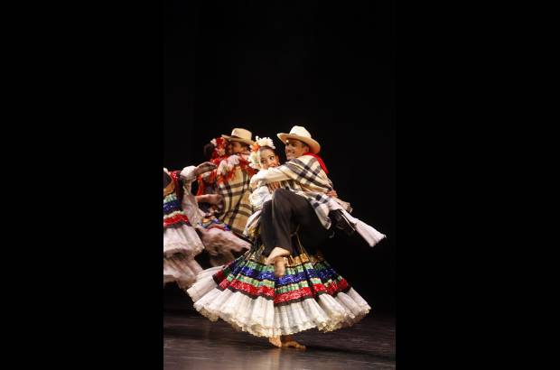 Luis Eduardo Noriega - Ven a Medell&#237;n no solo gan&#243; por parte del Ministerio de Cultura el premio a la Investigaci&#243;n-Creaci&#243;n del Plan Nacional de Danza, Para un Pa&#237;s que Baila, sino que adem&#225;s fue ovacionado por los bogotanos en su funci&#243;n &#250;nica de estreno.
