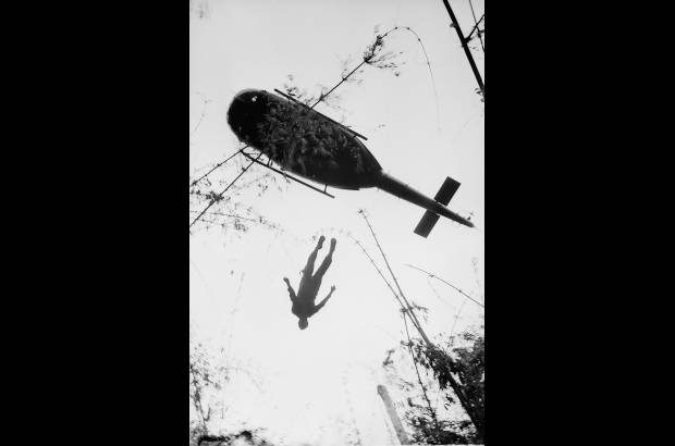AP - La ca&#237;da de Saig&#243;n marc&#243; el final oficial de la Guerra de Vietnam y de la campa&#241;a militar estadounidense de una d&#233;cada contra el comunismo en el Sureste Asi&#225;tico.