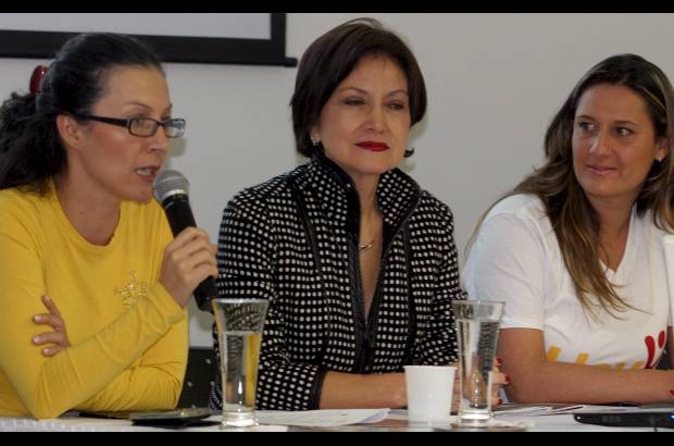 Esteban Vanegas - Lanzamiento de la carrera atl&#233;tica Hoy por ti, de la fundaci&#243;n So&#241;ar Despierto. Julio 2 de 2009, Alicia Vargas (izq), Maria Lucia Cossio (centro), Erica Schuttmann (derecha).