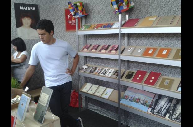 Juan David Montoya - Tragaluz. Libros gr&#225;ficos. Industria local.