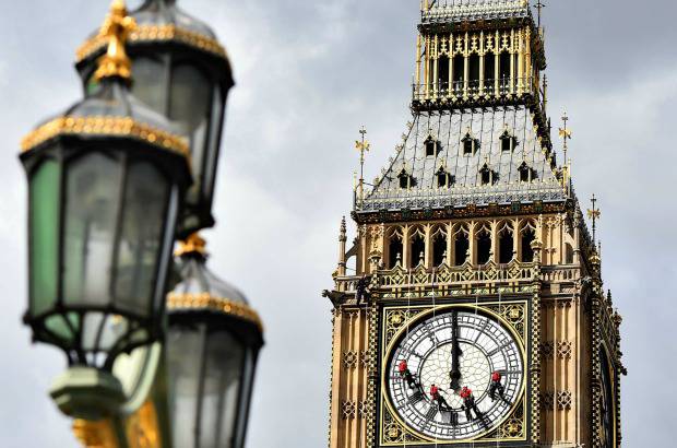 AFP - Los encargados de la limpieza dedicar&#225;n una jornada a cada una de las cuatro caras del Big Ben, en lo alto de la Torre de Isabel, de 95,7 metros.
