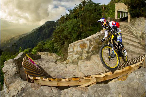 Cortes&#237;a Red Bull - Adrenalina pura y mucha agilidad demostraron los participantes durante el exigente trayecto.