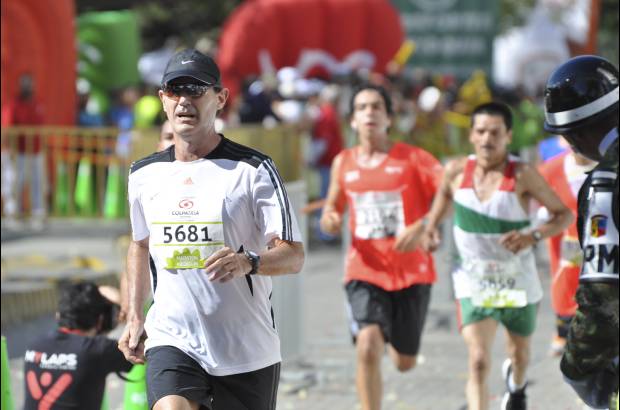 Esteban Jaramillo y Sebasti&#225;n Salazar - M&#225;s de 10 mil competidores se dieron cita en esta hist&#243;rica cita deportiva que se corr&#237;a en las modalidades de 5, 10, 21 y 42 kil&#243;metros.
