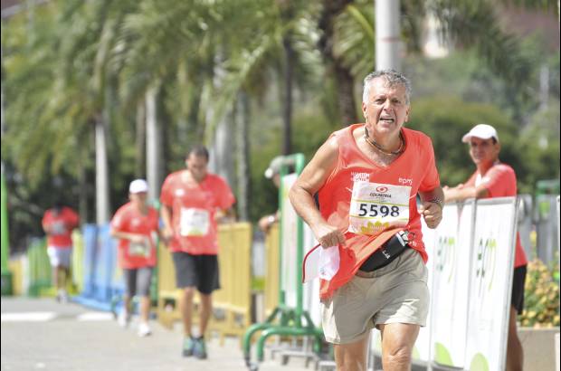 Esteban Jaramillo y Sebasti&#225;n Salazar - M&#225;s de 10 mil competidores se dieron cita en esta hist&#243;rica cita deportiva que se corr&#237;a en las modalidades de 5, 10, 21 y 42 kil&#243;metros.