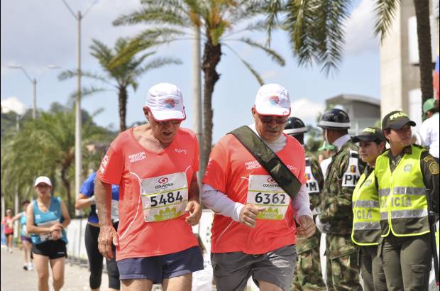 Esteban Jaramillo y Sebasti&#225;n Salazar - M&#225;s de 10 mil competidores se dieron cita en esta hist&#243;rica cita deportiva que se corr&#237;a en las modalidades de 5, 10, 21 y 42 kil&#243;metros.