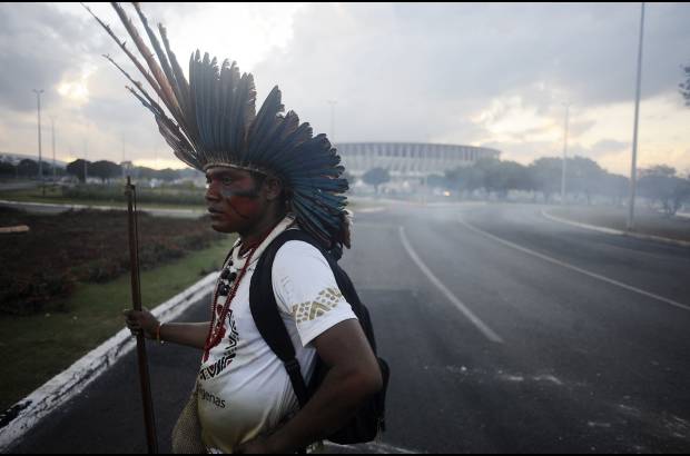 REUTERS - El grupo dijo que la construcción de los estadios para la Copa del Mundo fue demasiado costosa, lo que causó que subieran los precios de los bienes raíces y obligó a familias de bajos recursos a abandonar sus hogares.