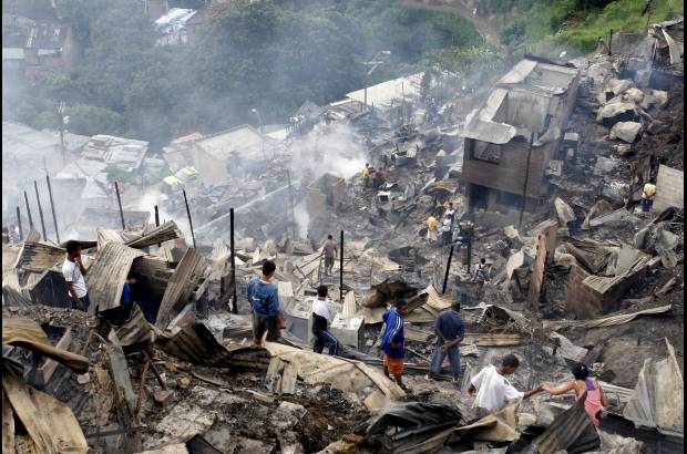 Esteban Vanegas - Seg&#250;n el &#250;ltimo censo de la Alcald&#237;a de Medell&#237;n, 200 hogares resultaron afectados en el incendio en el barrio Altos de la Virgen.