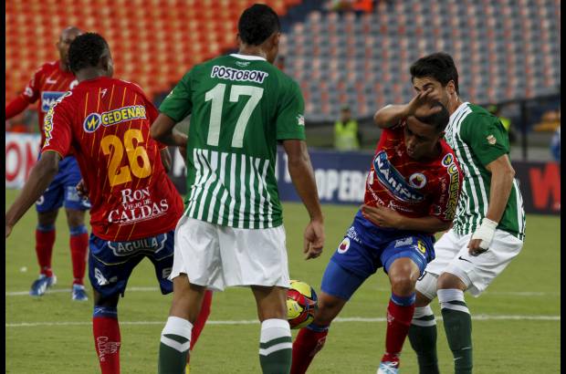 HENRY AGUDELO - Los que s&#237; cumplieron fueron de blanco, en un gesto de repudio a los hechos de violencia que han ocurrido alrededor del f&#250;tbol en los &#250;ltimos meses.