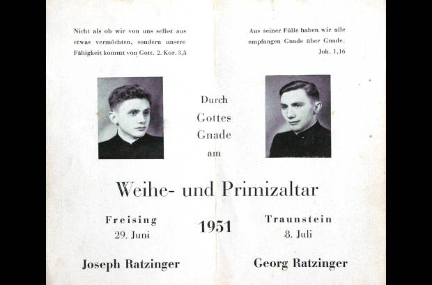 AP - Posteriormente, estudi&#243; en la Escuela Superior de Filosof&#237;a de Freising y se doctor&#243; en teolog&#237;a por la Universidad de Munich. El 29 de junio de 1951 fue ordenado sacerdote y opt&#243; por la labor docente. Fue profesor de Teolog&#237;a y de Dogm&#225;tica e Historia del Dogma en diversas universidades alemanas.
