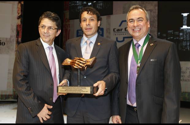 Fotos juan antonio sánchez - Alfredo Restrepo; Alejandro Hernández, de la Federación Colombiana de Fútbol, y Sergio Ignacio Soto, director de Fenalco Antioquia.