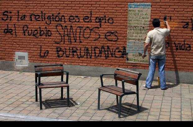 R&#243;binson S&#225;enz - En Medell&#237;n, aunque no hubo desmanes ni des&#243;rdenes, hubo encapuchados que aprovecharon para dejar su mancha de odio en cuanta pared encontraron a su paso.