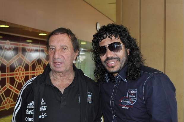 - El portero colombiano en compañía del técnico argentino Carlos Salvador Bilardo.