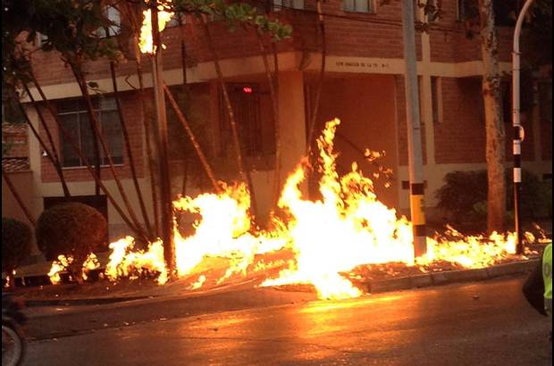 FOTO CORTES&#205;A CARLOS A. CORREDOR L. - Una fuga de gas oblig&#243; a la evacuaci&#243;n de varias viviendas en la carrera 70 con calle 29, barrio Bel&#233;n.