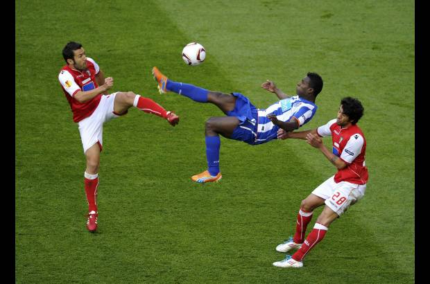 Reuters - Fue una final entre dos clubes portugueses con sabor latinoamericano, ya que ambos tienen numerosos jugadores colombianos, argentinos y brasileños.