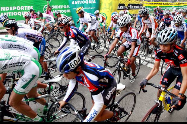 Manuel Saldarriaga - Antes de la competencia la lluvia se hizo presente, pero San Pedro estuvo del lado del Cl&#225;sico y se pudieron correr todas las categor&#237;as.