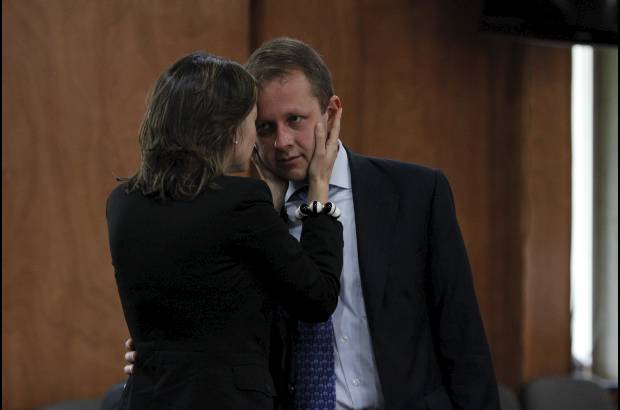 Colprensa - Durante su intervención, Arias le pidió al magistrado que lo deje defender en libertad para estar en igual de condiciones y aseguró estar "destrozado" por estar separado de sus hijos y de su esposa.