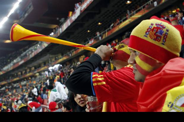 AP - La fiesta en la tribuna luego de un sufrido y disputado encuentro fue para los espa&#241;oles.