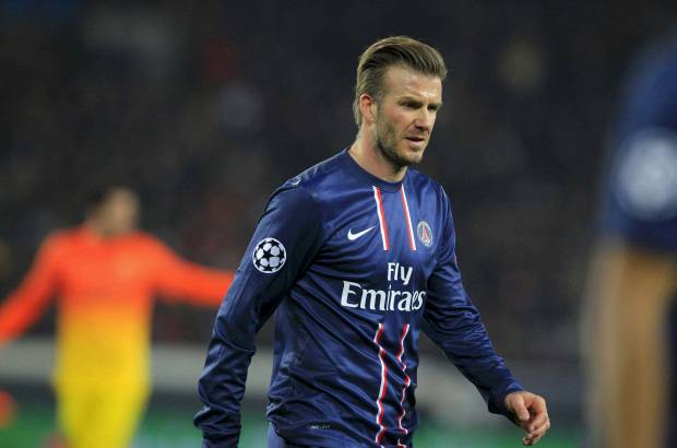 REUTERS - David Beckham fue el constructor del juego local y con su pierna derecha el ingl&#233;s le dio salida al juego de los franceses.