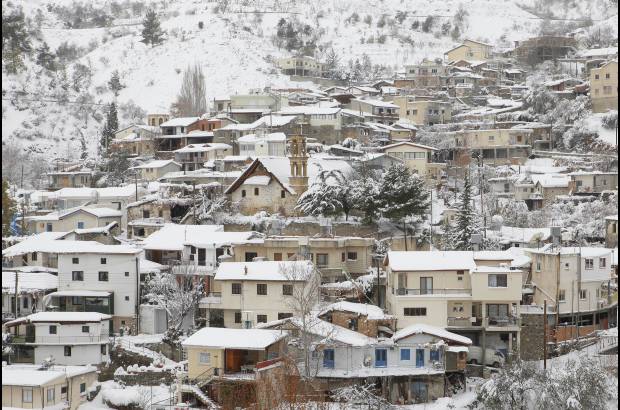 AP - Tres fuertes d&#237;as de nevada en la monta&#241;a de Troodos, Chipre, entregan esta postal.