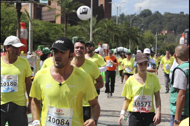Esteban Jaramillo y Sebastián Salazar - Más de 10 mil competidores se dieron cita en esta histórica cita deportiva que se corría en las modalidades de 5, 10, 21 y 42 kilómetros.