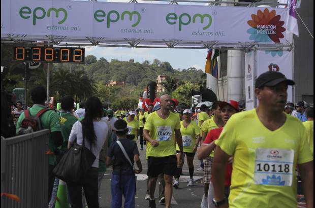 Esteban Jaramillo y Sebastián Salazar - Más de 10 mil competidores se dieron cita en esta histórica cita deportiva que se corría en las modalidades de 5, 10, 21 y 42 kilómetros.