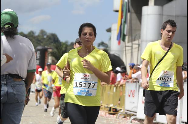 Esteban Jaramillo y Sebastián Salazar - Más de 10 mil competidores se dieron cita en esta histórica cita deportiva que se corría en las modalidades de 5, 10, 21 y 42 kilómetros.