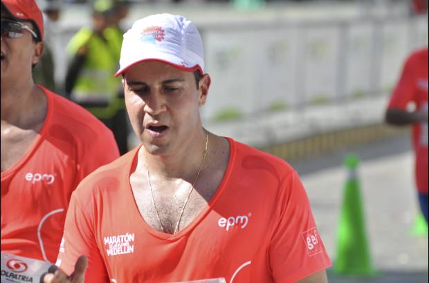 Esteban Jaramillo y Sebasti&#225;n Salazar - M&#225;s de 10 mil competidores se dieron cita en esta hist&#243;rica cita deportiva que se corr&#237;a en las modalidades de 5, 10, 21 y 42 kil&#243;metros.