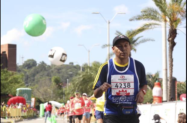 Esteban Jaramillo y Sebasti&#225;n Salazar - M&#225;s de 10 mil competidores se dieron cita en esta hist&#243;rica cita deportiva que se corr&#237;a en las modalidades de 5, 10, 21 y 42 kil&#243;metros.