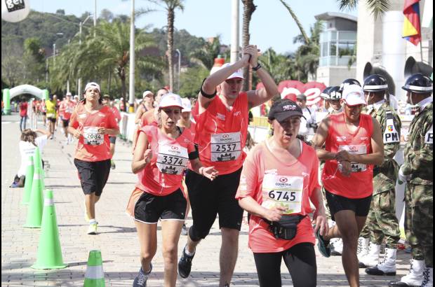 Esteban Jaramillo y Sebasti&#225;n Salazar - M&#225;s de 10 mil competidores se dieron cita en esta hist&#243;rica cita deportiva que se corr&#237;a en las modalidades de 5, 10, 21 y 42 kil&#243;metros.