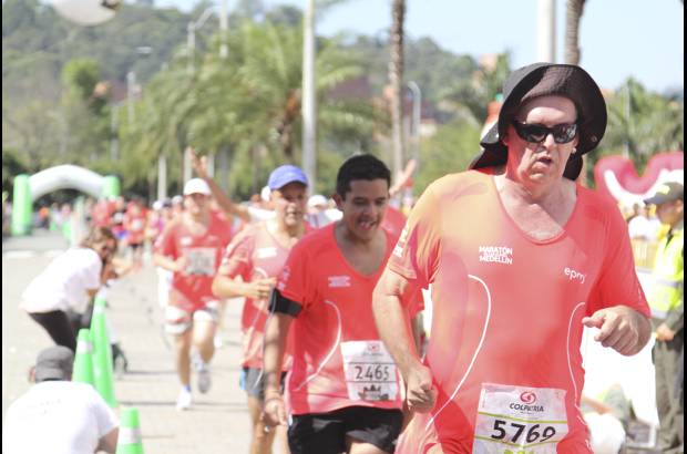 Esteban Jaramillo y Sebasti&#225;n Salazar - M&#225;s de 10 mil competidores se dieron cita en esta hist&#243;rica cita deportiva que se corr&#237;a en las modalidades de 5, 10, 21 y 42 kil&#243;metros.