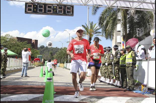 Esteban Jaramillo y Sebasti&#225;n Salazar - M&#225;s de 10 mil competidores se dieron cita en esta hist&#243;rica cita deportiva que se corr&#237;a en las modalidades de 5, 10, 21 y 42 kil&#243;metros.