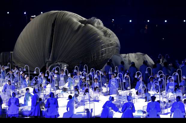 Reuters - Boyle cont&#243; con un presupuesto de 27 millones de libras para la inauguraci&#243;n en la que intervinieron gran parte de los 15.000 voluntarios convocados para la ocasi&#243;n.