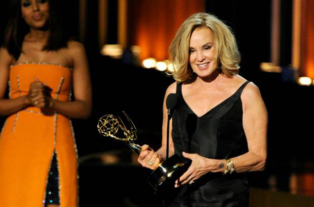 AP - "American Horror Story: Conven", que ya contaba con dos Emmy técnicos, celebró el éxito de Jessica Lange como mejor actriz de miniserie o telefilme y Kathy Bates como mejor actriz secundaria en esa categoría.
