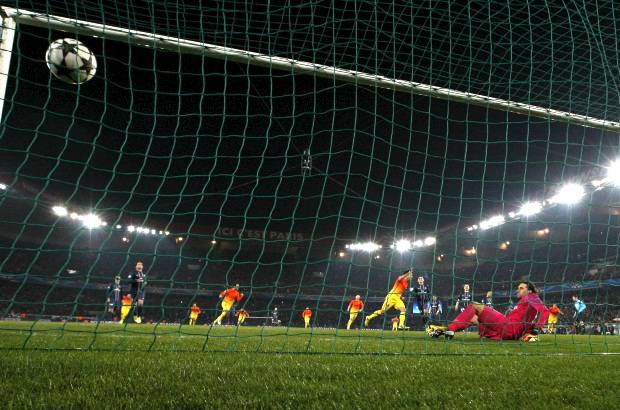 AP - La reacci&#243;n del Bar&#231;a permiti&#243; a Alexis conseguir un penalti de Sirigu que Xavi transform&#243;.