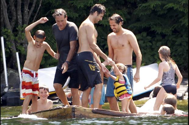 AP - La familia numerosa del Mitt Romney ocupa un lugar preferencial en su campa&#241;a por la presidencia de Estados Unidos.