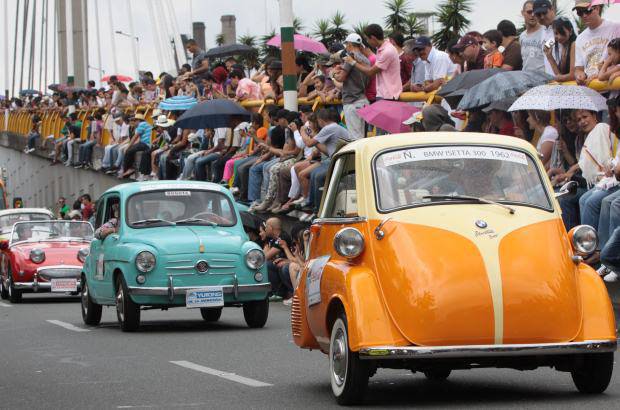 Hernán Vanegas - La belleza de los autos emocionó a los habitantes de la ciudad.