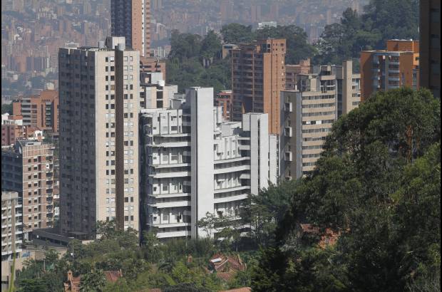 Edwin Bustamante - A las 9:00 a.m. de este martes se cumpli&#243; con la demolici&#243;n de las cuatro torres restantes de Space