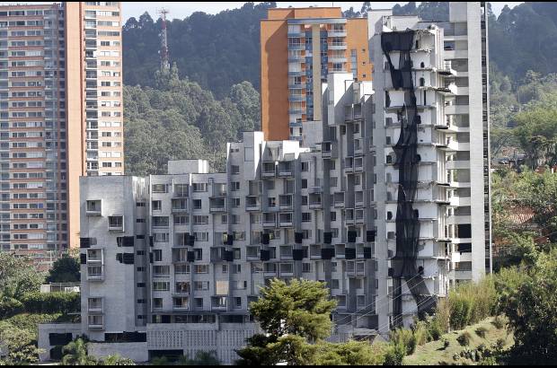 Donaldo Zuluaga - El 12 de octubre de 2013 con el colapso de la torre 6, comenz&#243; la tragedia del edificio Space.