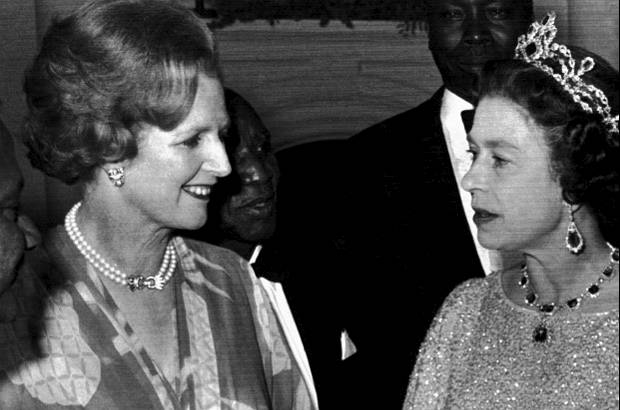 AP - La reina Isabel II de Inglaterra expresó su pesar por la muerte de la ex primera ministra británica Margaret Thatcher y envió un mensaje privado a la familia, informó el Palacio de Buckingham. (La gráfica es de 1979)