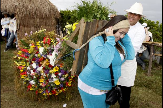Foto Donaldo Zuluaga - Este lunes 6 de agosto los visitantes tienen la posibilidad de conocer el proceso de la elaboraci&#243;n de las silletas y compartir con los protagonistas de la Feria.